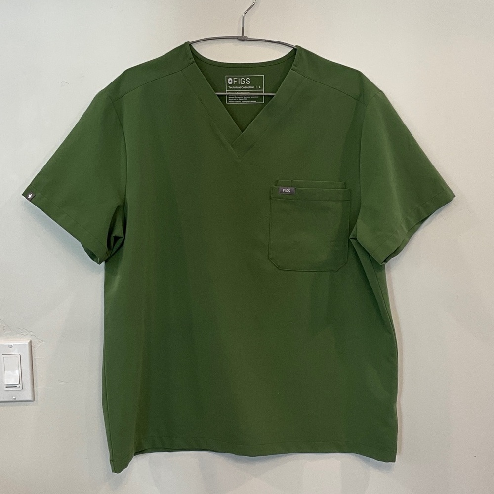 Figs Men's Short Sleeve V-Neck Tee in Olive
